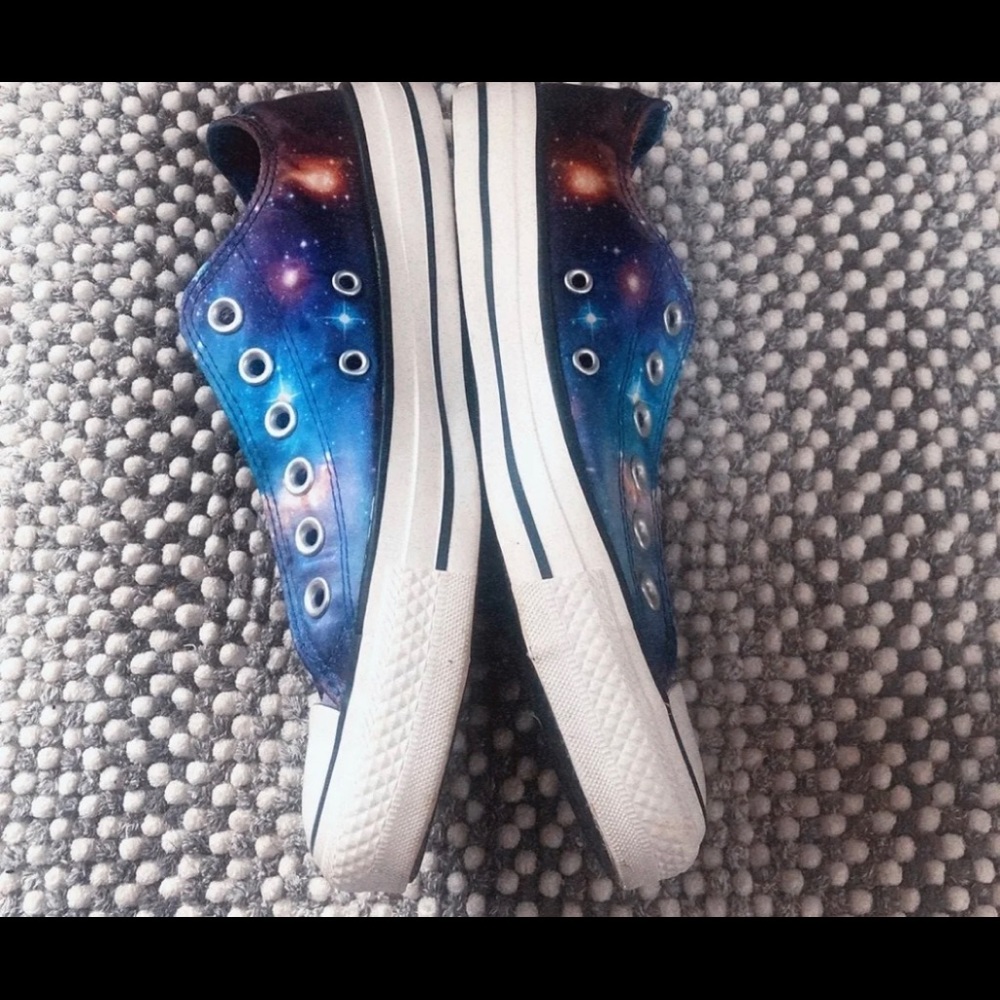 Converse - Picture 2 of 6